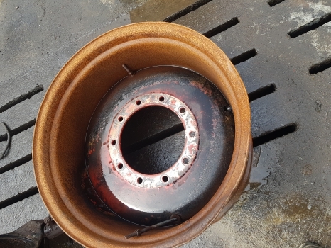 Fendt 724 S4 Massey Ferguson Front Wheel Rim W18x28, Red H718701024018 - Velg voor Tractor: afbeelding 3 Fendt 724 S4 Massey Ferguson Front Wheel Rim W18x28, Red H718701024018 - Velg voor Tractor: afbeelding 3