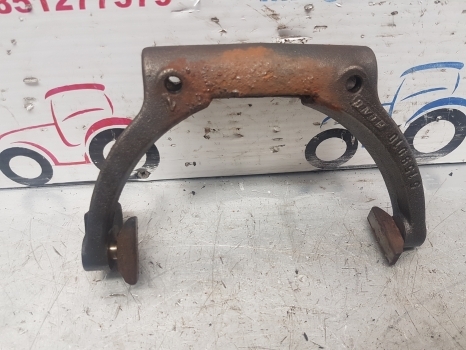 Fiat F Series F115, F120, F130, F140 Clutch Control Fork Assembly 5159010 - Koppeling en onderdelen voor Tractor: afbeelding 1 Fiat F Series F115, F120, F130, F140 Clutch Control Fork Assembly 5159010 - Koppeling en onderdelen voor Tractor: afbeelding 1