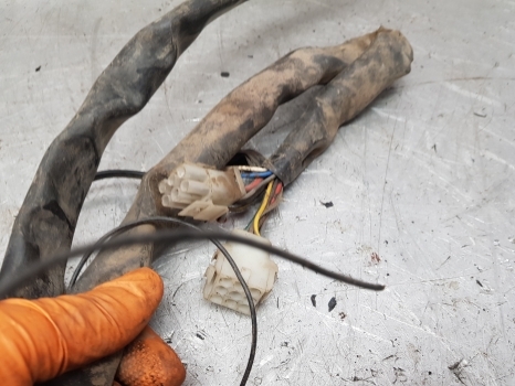 Fiat F Series F130, F140 Cab Electrical Wiring Cab Wiring Loom - Kabels/ Draden voor Tractor: afbeelding 5 Fiat F Series F130, F140 Cab Electrical Wiring Cab Wiring Loom - Kabels/ Draden voor Tractor: afbeelding 5