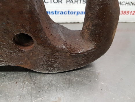 Ford 7810, 6610, 6410, 7710, 8210 Hook For Fwd. E0nne918ac29b, 83943810 - Frame/ Chassis: afbeelding 4 Ford 7810, 6610, 6410, 7710, 8210 Hook For Fwd. E0nne918ac29b, 83943810 - Frame/ Chassis: afbeelding 4