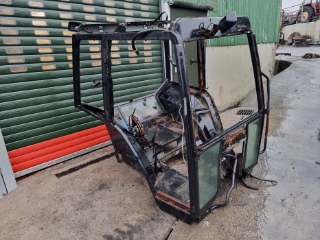 Ford New Holland 7740, 8240, 8340, 40 Series, Cab Frame 82005321 - Cabine: afbeelding 2 Ford New Holland 7740, 8240, 8340, 40 Series, Cab Frame 82005321 - Cabine: afbeelding 2
