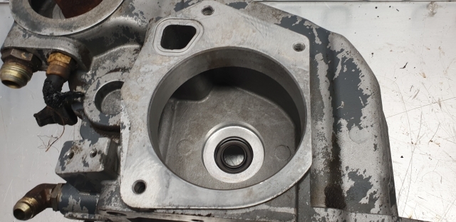 Ford New Holland Fiat 60, M Ser 8160, 8360 Hydraulic Pump Housing Kit 82013741 - Hydraulische pomp voor Tractor: afbeelding 2 Ford New Holland Fiat 60, M Ser 8160, 8360 Hydraulic Pump Housing Kit 82013741 - Hydraulische pomp voor Tractor: afbeelding 2