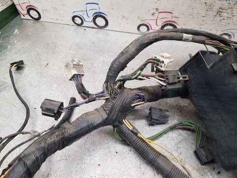 Kabels/ Draden voor Tractor Ford New Holland Fiat 60, M Series Dual Command Cab Wiring Loom Assy 82015343: afbeelding 6