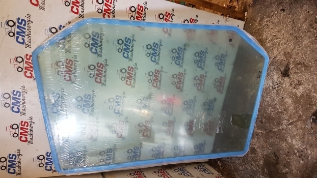Ford New Holland Fiat M, 40, Ts, 60 Series 5640, 8240 Cab Rear Window 82005316 - Raam en onderdelen voor Tractor: afbeelding 1 Ford New Holland Fiat M, 40, Ts, 60 Series 5640, 8240 Cab Rear Window 82005316 - Raam en onderdelen voor Tractor: afbeelding 1