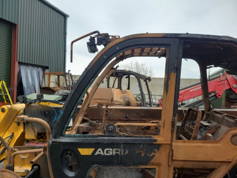 Jcb 542-70 Ag Cab Door Frame Upper 402/s2934 - Deur en onderdelen: afbeelding 1 Jcb 542-70 Ag Cab Door Frame Upper 402/s2934 - Deur en onderdelen: afbeelding 1