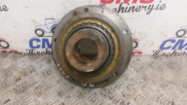 John Deere 6300, 6400, 6100, 6200 Rear Axle Bearing Housing Al76780, L77137 - Achterass voor Tractor: afbeelding 1 John Deere 6300, 6400, 6100, 6200 Rear Axle Bearing Housing Al76780, L77137 - Achterass voor Tractor: afbeelding 1