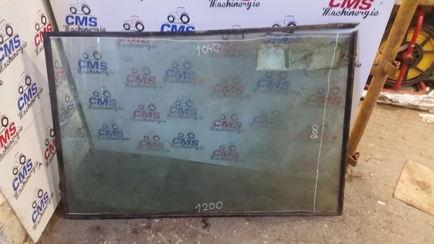 John Deere Windscreen, Framed Al25755 Al27351 See Dimensions - Voorruit voor Tractor: afbeelding 1 John Deere Windscreen, Framed Al25755 Al27351 See Dimensions - Voorruit voor Tractor: afbeelding 1