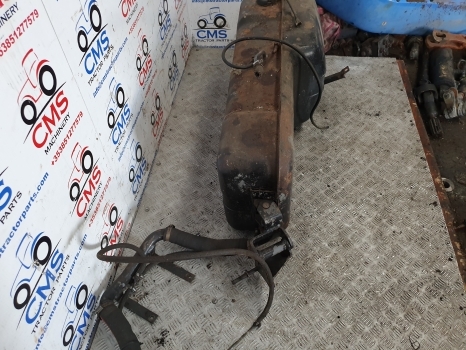 Lamborghini 1106 4wd Right Hand Side Diesel Tank 0.257.8143.3/40 - Brandstoftank voor Tractor: afbeelding 3 Lamborghini 1106 4wd Right Hand Side Diesel Tank 0.257.8143.3/40 - Brandstoftank voor Tractor: afbeelding 3