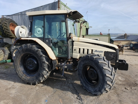 Lamborghini Premium 950 Engine, Cab, Transmission, Rear, Front Axle Parts Nut - Cabine: afbeelding 1 Lamborghini Premium 950 Engine, Cab, Transmission, Rear, Front Axle Parts Nut - Cabine: afbeelding 1