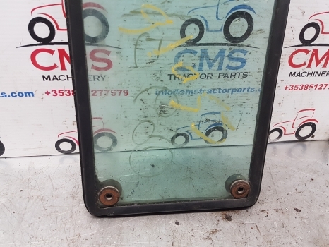 Landini Massey Ferguson 600 Series Cab Knee Glass With Rhs Seal 3301882m1 - Raam en onderdelen voor Tractor: afbeelding 4 Landini Massey Ferguson 600 Series Cab Knee Glass With Rhs Seal 3301882m1 - Raam en onderdelen voor Tractor: afbeelding 4