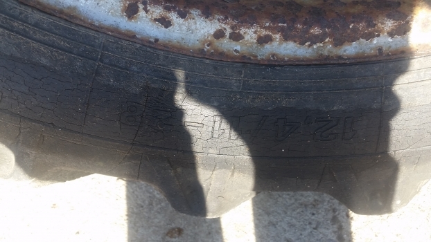 Massey Ferguson 135 Rear Wheel And Tyre 12.4/11-28. 1please Check By The Photos - Complete wiel voor Tractor: afbeelding 3 Massey Ferguson 135 Rear Wheel And Tyre 12.4/11-28. 1please Check By The Photos - Complete wiel voor Tractor: afbeelding 3