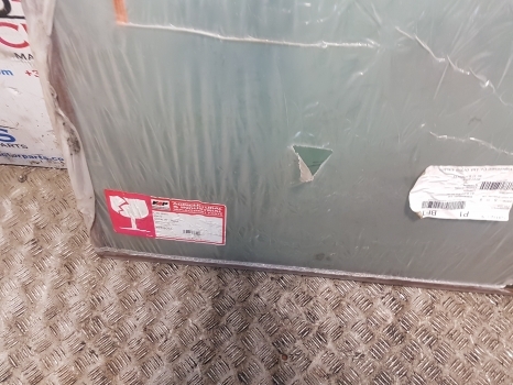 Massey Ferguson 200, 300, 600, Landini Cab Windshield 3301875m1, 3301875m3 - Raam en onderdelen voor Tractor: afbeelding 4 Massey Ferguson 200, 300, 600, Landini Cab Windshield 3301875m1, 3301875m3 - Raam en onderdelen voor Tractor: afbeelding 4