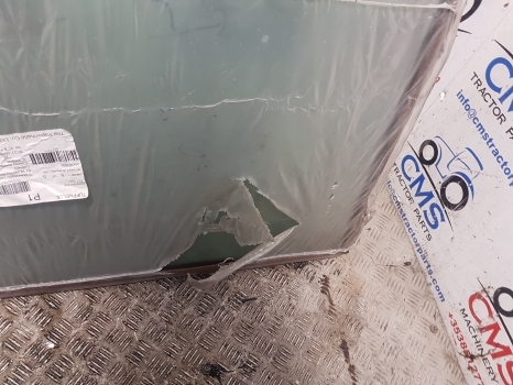 Massey Ferguson 200, 300, 600, Landini Cab Windshield 3301875m1, 3301875m3 - Raam en onderdelen voor Tractor: afbeelding 5 Massey Ferguson 200, 300, 600, Landini Cab Windshield 3301875m1, 3301875m3 - Raam en onderdelen voor Tractor: afbeelding 5