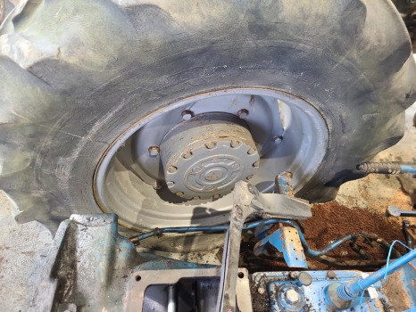 Massey Ferguson 265, 275, 290, 690, 698, 699 Front Wheel Rim 13.6.r24 - Velg voor Landbouwmachine: afbeelding 1 Massey Ferguson 265, 275, 290, 690, 698, 699 Front Wheel Rim 13.6.r24 - Velg voor Landbouwmachine: afbeelding 1