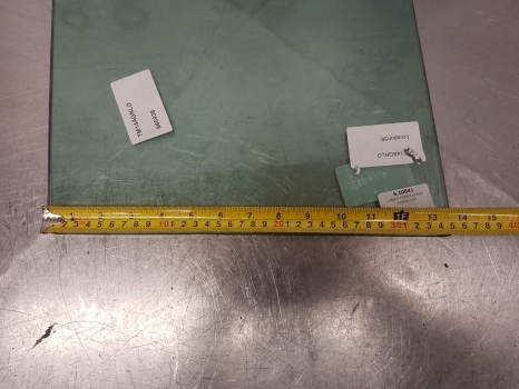 Massey Ferguson 3080, 3050, 3060, 3085 Lower Front Glass 3389391m1, 885938 - Raam en onderdelen voor Tractor: afbeelding 3 Massey Ferguson 3080, 3050, 3060, 3085 Lower Front Glass 3389391m1, 885938 - Raam en onderdelen voor Tractor: afbeelding 3