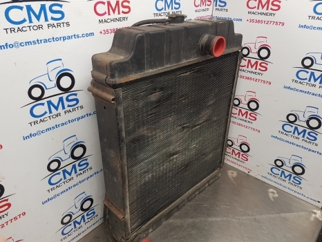 Massey Ferguson 365, 375, 385, 390, 398 Radiator 1695721m2 - Radiateur voor Tractor: afbeelding 2 Massey Ferguson 365, 375, 385, 390, 398 Radiator 1695721m2 - Radiateur voor Tractor: afbeelding 2