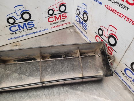 Massey Ferguson 4225, 4245, 4255, 4355, 4345 Cab Air Filter Frame 3388743m1 - Airco onderdeel: afbeelding 3 Massey Ferguson 4225, 4245, 4255, 4355, 4345 Cab Air Filter Frame 3388743m1 - Airco onderdeel: afbeelding 3