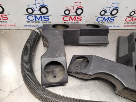 Massey Ferguson 4245, 4255, 4355 Cab Air Vent 3806427m3, 3806426m3 - Airco onderdeel: afbeelding 5 Massey Ferguson 4245, 4255, 4355 Cab Air Vent 3806427m3, 3806426m3 - Airco onderdeel: afbeelding 5