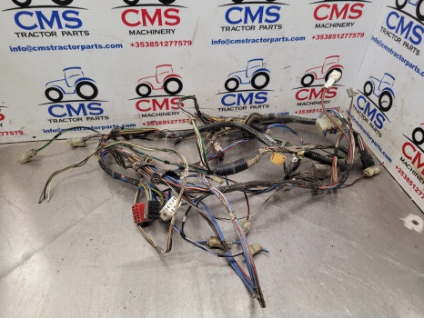 Massey Ferguson 4355, 4255, 4245 Cab Roof Wiring Loom Roof Wiring Loom - Kabels/ Draden: afbeelding 1 Massey Ferguson 4355, 4255, 4245 Cab Roof Wiring Loom Roof Wiring Loom - Kabels/ Draden: afbeelding 1