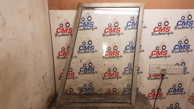Massey Ferguson 50b Cab Window Frame Glass Lhs. Please Check By The Photos. - Raam en onderdelen voor Graaflaadmachine: afbeelding 1 Massey Ferguson 50b Cab Window Frame Glass Lhs. Please Check By The Photos. - Raam en onderdelen voor Graaflaadmachine: afbeelding 1