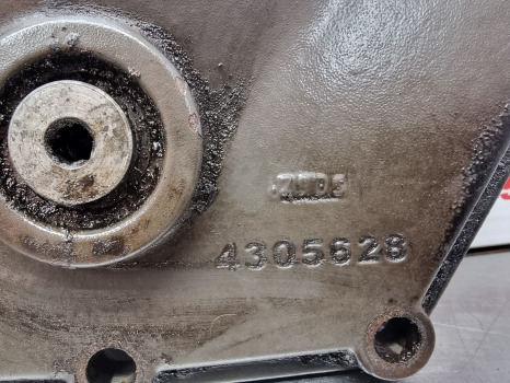 Massey Ferguson 5612, 5400, 5600 Series, Rear Axle Cover 4305628m8 - Achterass: afbeelding 2 Massey Ferguson 5612, 5400, 5600 Series, Rear Axle Cover 4305628m8 - Achterass: afbeelding 2