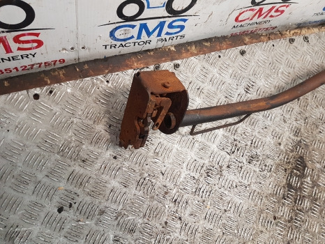 Massey Ferguson 5612, 5600, 6600, 7600 Series, Cab Door Handle Lhs 4353955m3 - Deur en onderdelen: afbeelding 4 Massey Ferguson 5612, 5600, 6600, 7600 Series, Cab Door Handle Lhs 4353955m3 - Deur en onderdelen: afbeelding 4