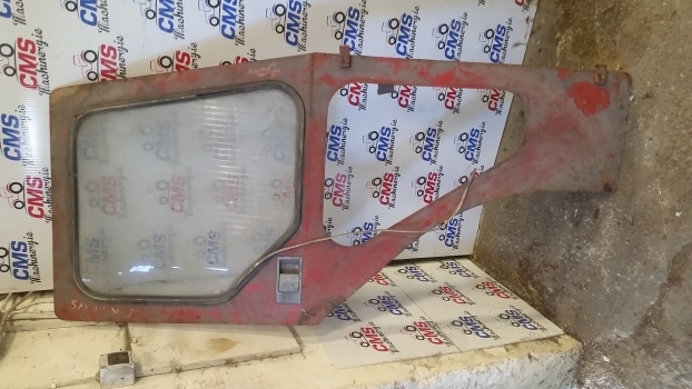 Massey Ferguson Cab Door Right - Deur en onderdelen voor Tractor: afbeelding 1 Massey Ferguson Cab Door Right - Deur en onderdelen voor Tractor: afbeelding 1