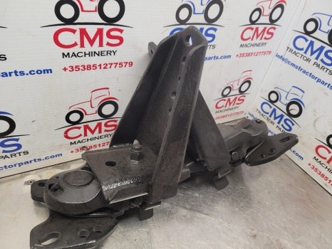 New Holland Case T6, T7, T6000, Maxxum Front Mudguard Hub Kit 87651033, 87651032 - Fender: afbeelding 3 New Holland Case T6, T7, T6000, Maxxum Front Mudguard Hub Kit 87651033, 87651032 - Fender: afbeelding 3