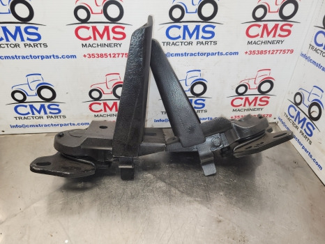 New Holland Case T6, T7, T6000, Maxxum Front Mudguard Hub Kit 87651033, 87651032 - Fender: afbeelding 1 New Holland Case T6, T7, T6000, Maxxum Front Mudguard Hub Kit 87651033, 87651032 - Fender: afbeelding 1