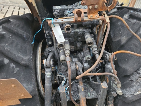 New Holland T4.90 V, Tn60 Da, T4030 Hydraulic Lift Cover Assy 87382594 - Hydraulica: afbeelding 1 New Holland T4.90 V, Tn60 Da, T4030 Hydraulic Lift Cover Assy 87382594 - Hydraulica: afbeelding 1
