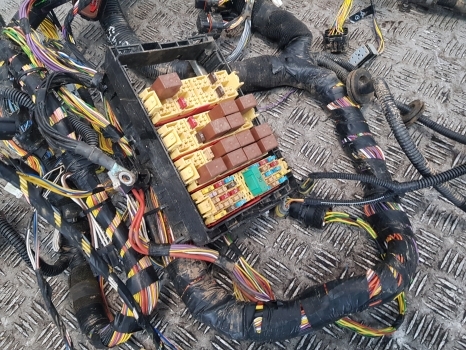 New Holland T5.95, T5.105, T5.115 Cab Wiring Loom, Fuse Box 47915451 - Kabels/ Draden voor Tractor: afbeelding 3 New Holland T5.95, T5.105, T5.115 Cab Wiring Loom, Fuse Box 47915451 - Kabels/ Draden voor Tractor: afbeelding 3