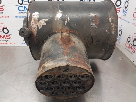 New Holland Tm 190, Tm175, Case Mxm 175, Mxm190 Air Cleaner Filter Box 82017424 - Luchtfilter voor Tractor: afbeelding 2 New Holland Tm 190, Tm175, Case Mxm 175, Mxm190 Air Cleaner Filter Box 82017424 - Luchtfilter voor Tractor: afbeelding 2