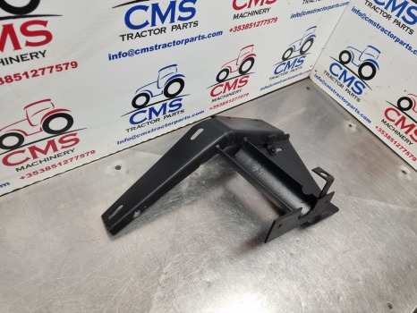 New Holland Tm, Ts, Tl, 60, 40 Series, Mudguard Extension Support Rhs 82029985 - Fender: afbeelding 2 New Holland Tm, Ts, Tl, 60, 40 Series, Mudguard Extension Support Rhs 82029985 - Fender: afbeelding 2