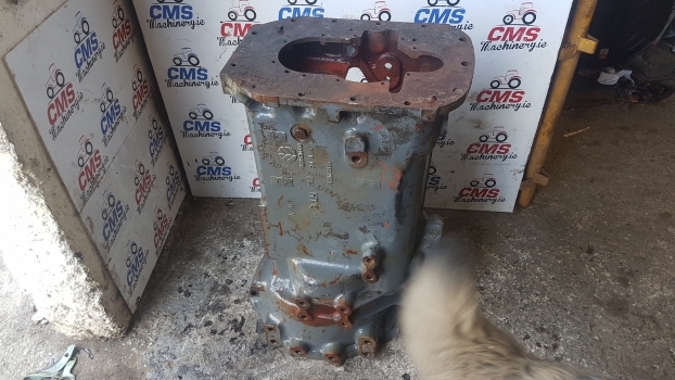 New Holland Ts Series Transmission Gearbox Housing 82006985, 82012331. - Versnellingsbak voor Tractor: afbeelding 1 New Holland Ts Series Transmission Gearbox Housing 82006985, 82012331. - Versnellingsbak voor Tractor: afbeelding 1