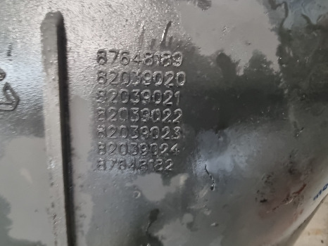 New Holland Ts, T7000, T7030, T6050 Rear Seat Floor Mat 82038878, 87648182 - Cabine en interieur: afbeelding 4 New Holland Ts, T7000, T7030, T6050 Rear Seat Floor Mat 82038878, 87648182 - Cabine en interieur: afbeelding 4