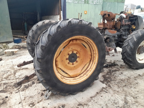 Valtra 6400 Rear Wheel And Tyre 16.9r38, W16x38 - Complete wiel: afbeelding 1 Valtra 6400 Rear Wheel And Tyre 16.9r38, W16x38 - Complete wiel: afbeelding 1