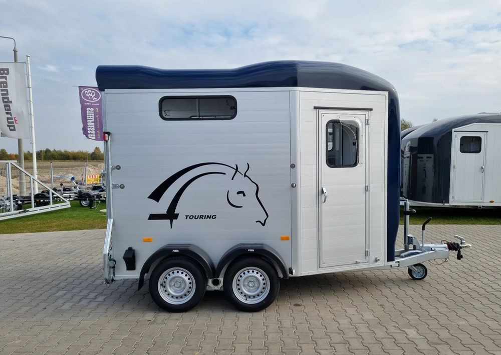 CHEVAL LIBERTÉ Touring Country + siodlarnia | przyczepa dla dwóch koni z rampą z przodu | 2000 kg DMC - Paardentrailer: afbeelding 4 CHEVAL LIBERTÉ Touring Country + siodlarnia | przyczepa dla dwóch koni z rampą z przodu | 2000 kg DMC - Paardentrailer: afbeelding 4