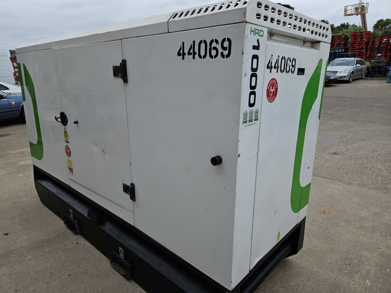 HGI 100KVA PERKINS GENERATOR DIESEL SILENT RENTAL SPECIFICATION HGI 100KVA PERKINS GENERATOR DIESEL SILENT RENTAL SPECIFICATION - Industrie generator: afbeelding 5 HGI 100KVA PERKINS GENERATOR DIESEL SILENT RENTAL SPECIFICATION HGI 100KVA PERKINS GENERATOR DIESEL SILENT RENTAL SPECIFICATION - Industrie generator: afbeelding 5