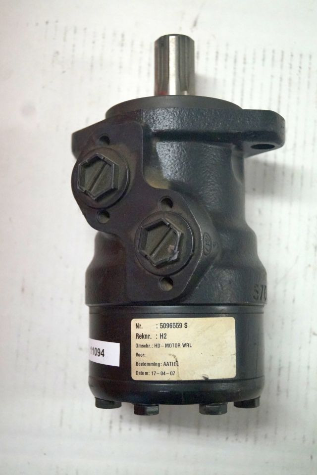 Jungheinrich 26906940 | Stuur motor Steering motor WRL reachtruck till year 2003 Stuur motor Steering motor WRL reachtruck till year 2003 - Hydromotor voor Intern transport: afbeelding 1 Jungheinrich 26906940 | Stuur motor Steering motor WRL reachtruck till year 2003 Stuur motor Steering motor WRL reachtruck till year 2003 - Hydromotor voor Intern transport: afbeelding 1