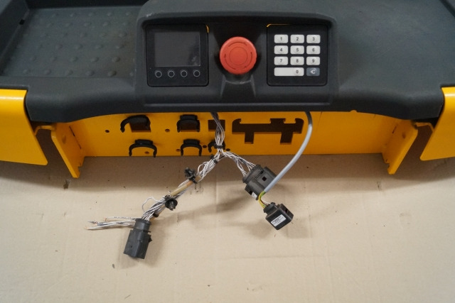 Jungheinrich 51343941 | Battery cover complete with cover 51302942 , display KD - Cabine en interieur voor Intern transport: afbeelding 2 Jungheinrich 51343941 | Battery cover complete with cover 51302942 , display KD - Cabine en interieur voor Intern transport: afbeelding 2