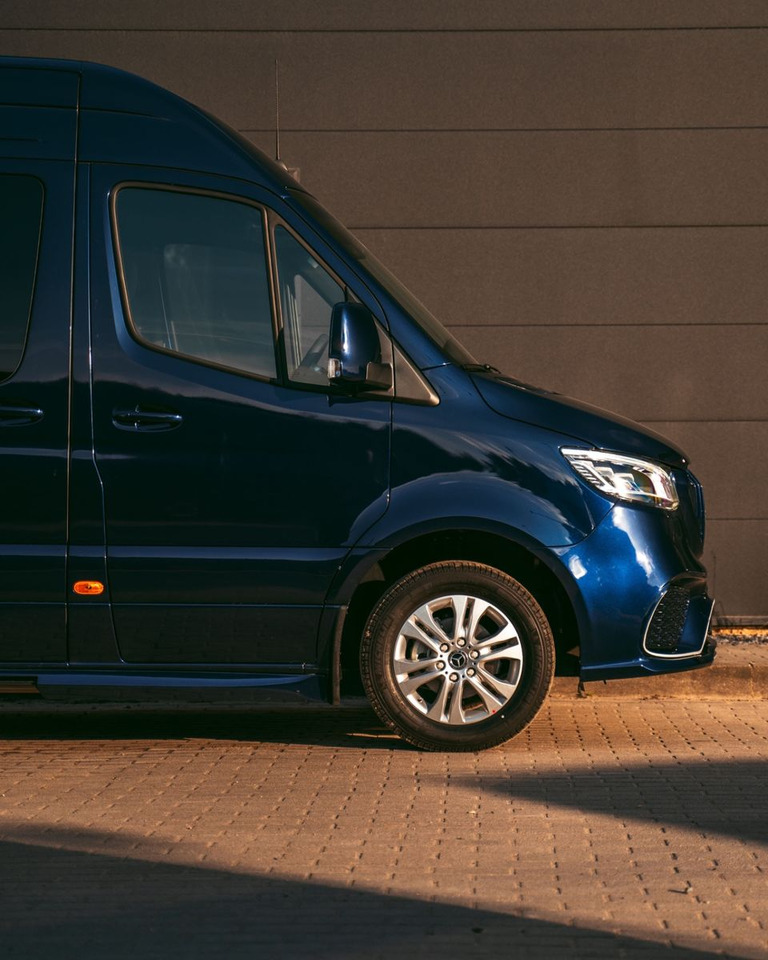 Mercedes-Benz Sprinter 319 VIP Van/ Sleeping Area/ Ski Holders - Personenvervoer: afbeelding 4 Mercedes-Benz Sprinter 319 VIP Van/ Sleeping Area/ Ski Holders - Personenvervoer: afbeelding 4