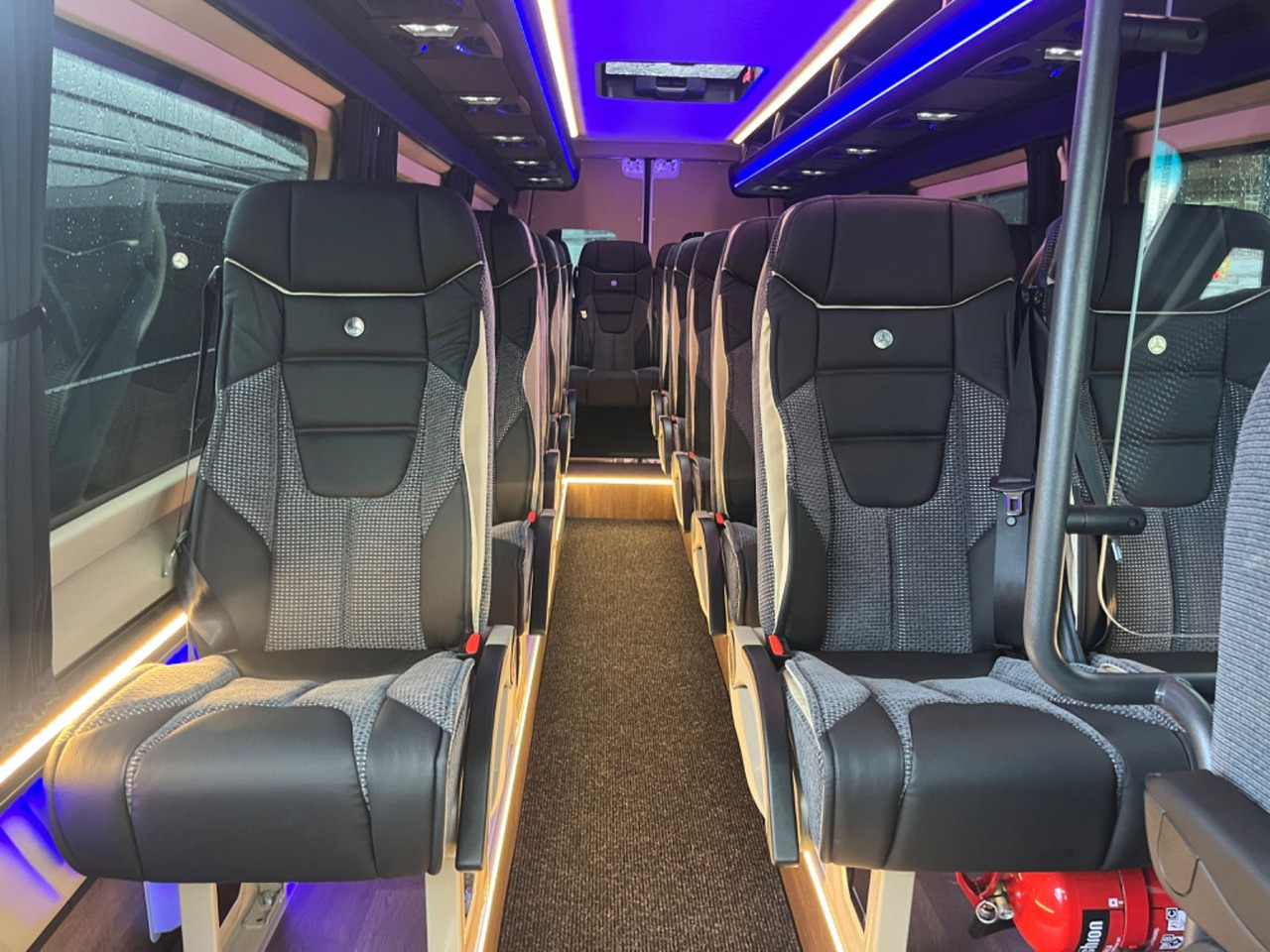 Mercedes-Benz Sprinter 519 AWD 4x4 TOURIST / 21 to 24 Seats - Minibus, Personenvervoer: afbeelding 4 Mercedes-Benz Sprinter 519 AWD 4x4 TOURIST / 21 to 24 Seats - Minibus, Personenvervoer: afbeelding 4