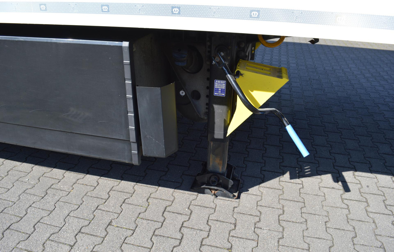 Krone SDR Cool Liner FP 60 ThermoKing SLXi 300 - Koelwagen oplegger: afbeelding 4 Krone SDR Cool Liner FP 60 ThermoKing SLXi 300 - Koelwagen oplegger: afbeelding 4
