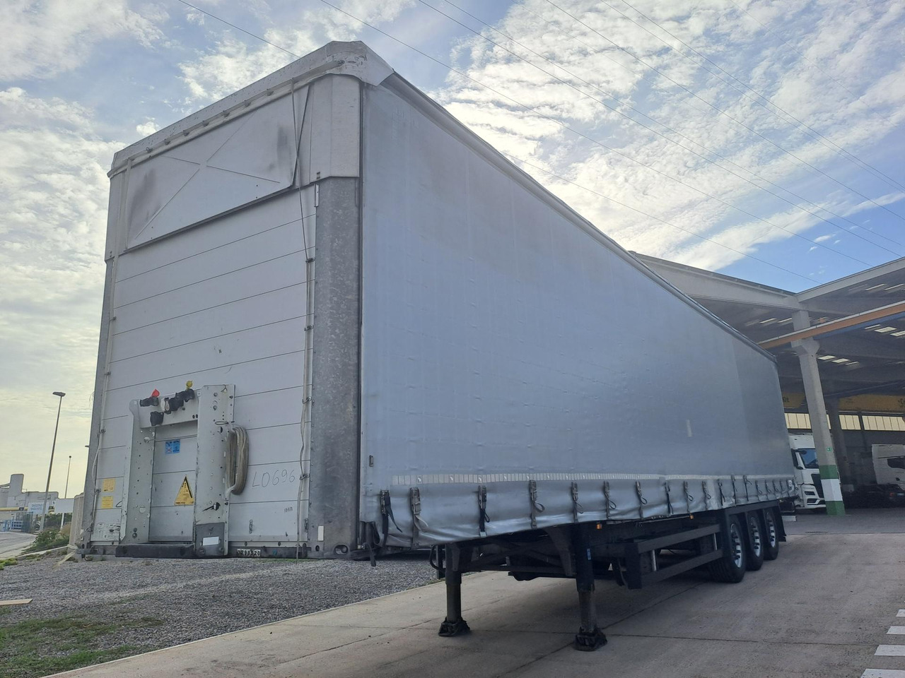Schmitz Cargobull SCS24/L Varios - Schuifzeiloplegger: afbeelding 1 Schmitz Cargobull SCS24/L Varios - Schuifzeiloplegger: afbeelding 1