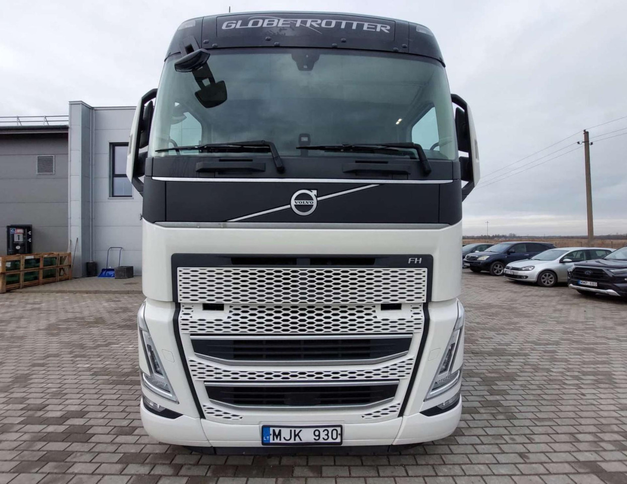 Volvo FH 460 Globetrotter XL i-Save Side Skirts - Trekker: afbeelding 2 Volvo FH 460 Globetrotter XL i-Save Side Skirts - Trekker: afbeelding 2