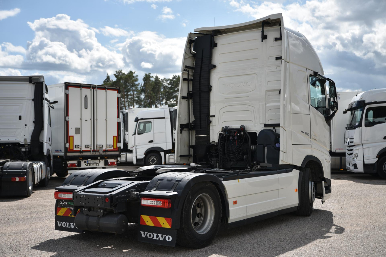 Volvo FH 460 Globetrotter XL i-Save Side Skirts - Trekker: afbeelding 4 Volvo FH 460 Globetrotter XL i-Save Side Skirts - Trekker: afbeelding 4