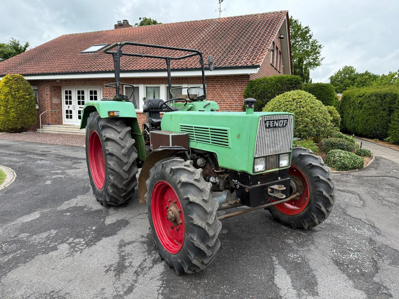 Fendt Farmer 106 (FWA 268S) - Tractor: afbeelding 1 Fendt Farmer 106 (FWA 268S) - Tractor: afbeelding 1