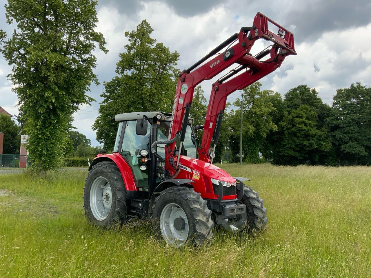 Massey Ferguson MF 5613 Dyna6 Efficient - Tractor: afbeelding 2 Massey Ferguson MF 5613 Dyna6 Efficient - Tractor: afbeelding 2