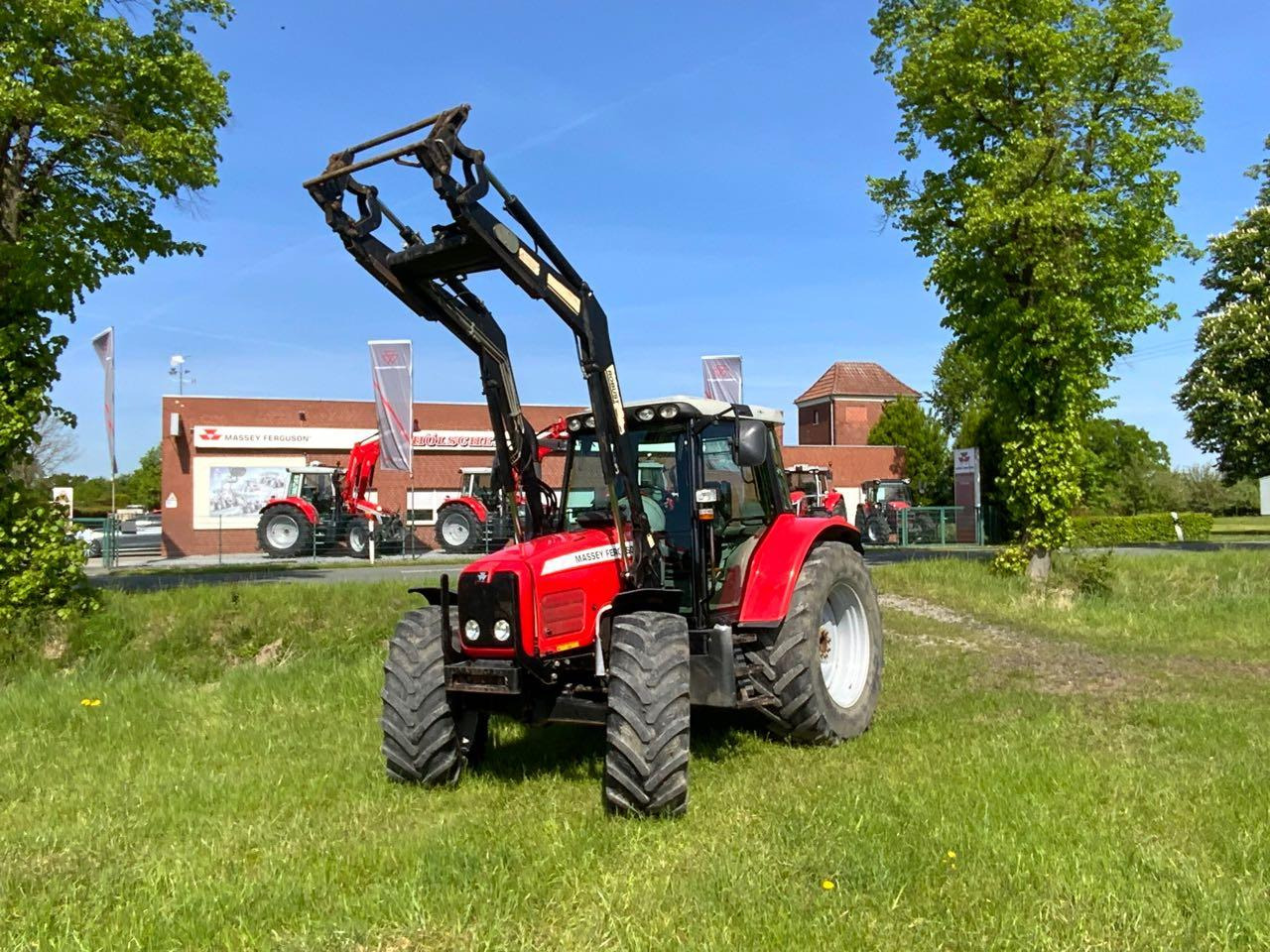Massey Ferguson MF 6470 mit Frontlader - Tractor: afbeelding 2 Massey Ferguson MF 6470 mit Frontlader - Tractor: afbeelding 2