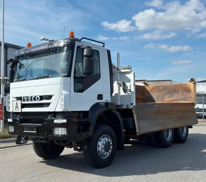 Iveco AD260T45W 6x6 | Meiller | Wywrotka trójstronna | Niemiecki pojazd | 451 KM | Euro 5|Stały zaczep holowniczy - Kipper vrachtwagen: afbeelding 2 Iveco AD260T45W 6x6 | Meiller | Wywrotka trójstronna | Niemiecki pojazd | 451 KM | Euro 5|Stały zaczep holowniczy - Kipper vrachtwagen: afbeelding 2